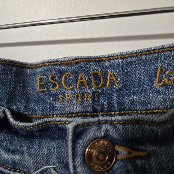 ESCADA SPORT Linda Slim Cropped Light Wash Jeans. Size 38 EURO/ 8 CAN - Picture 5 of 15